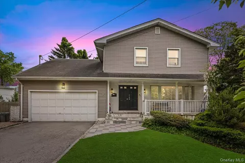 1127 Fordham Ln, Woodmere, NY 11598