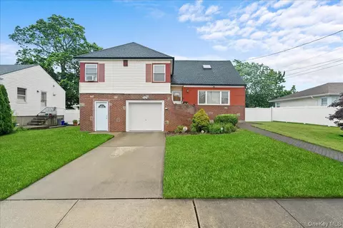 159 Branch Ave, Freeport, NY 11520