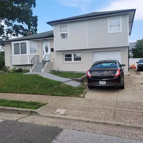 5 Sportsmans Ave, Freeport, NY 11520