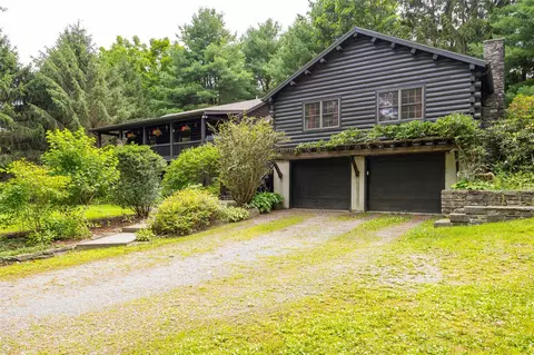 844 Salt Point Tpke, Poughkeepsie, NY 12601