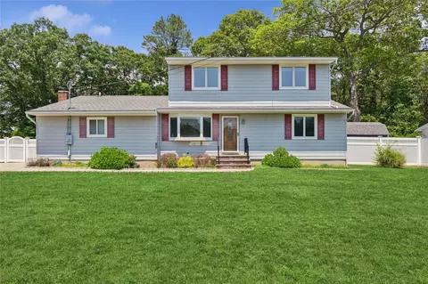 11 Rockaway St, Holtsville, NY 11742