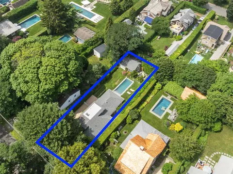 163 Halsey St, Southampton, NY 11968