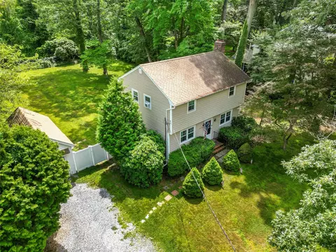 12 Greentree Ct, Northport, NY 11768