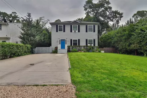 22 Indian Ave, Flanders, NY 11901