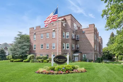 102 S Village Ave #3A, Rockville Centre, NY 11570