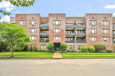 175 Archer St #3A, Freeport, NY 11520