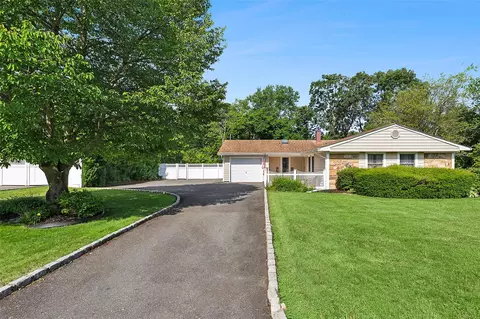 6 Holly Hill Ln, Coram, NY 11727