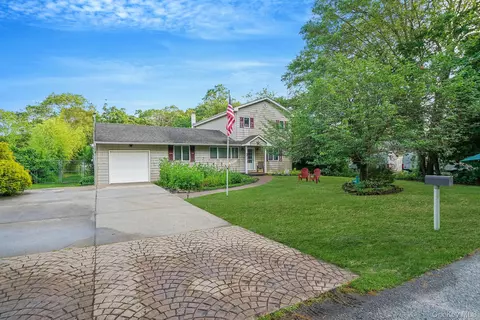 436 Oceanside St, Islip Terrace, NY 11752
