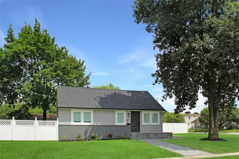 59 Rhoda Ave, North Babylon, NY 11703