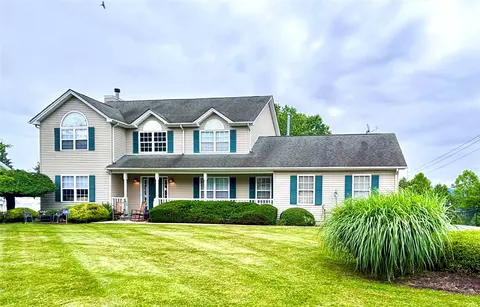 1002 Forest Gln, New Windsor, NY 12553