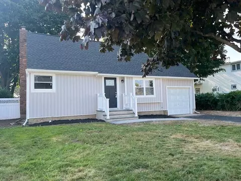 123 Buffalo Ave, Lindenhurst, NY 11757