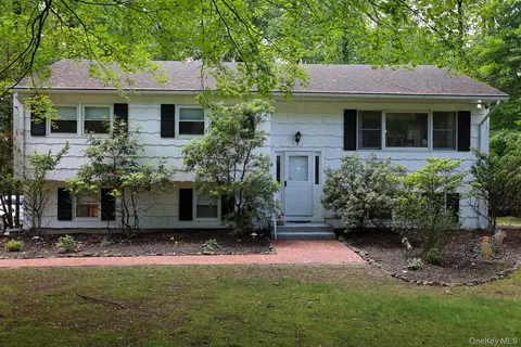 21 Edgebrook Ln, Ramapo, NY 10952
