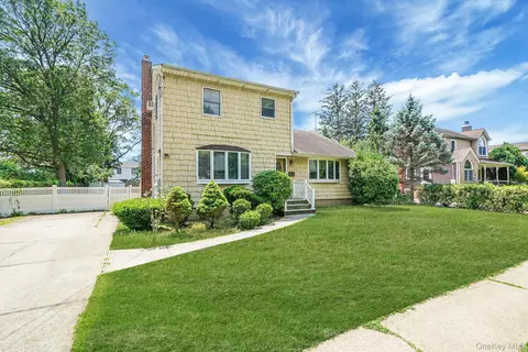 2772 Cypress Ave, East Meadow, NY 11554
