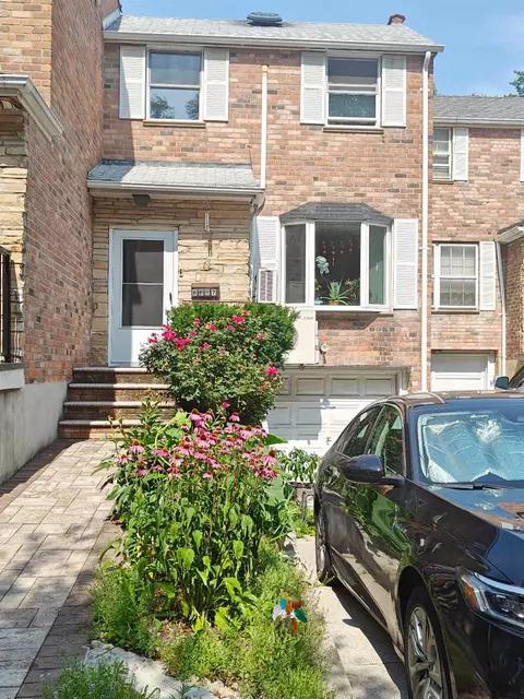 6617 Douglaston Pkwy, New York, NY 11362