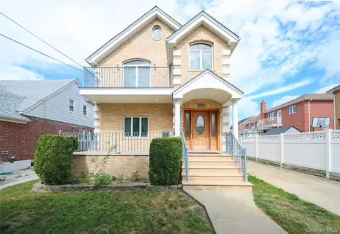 4747 192nd St, Flushing, NY 11358