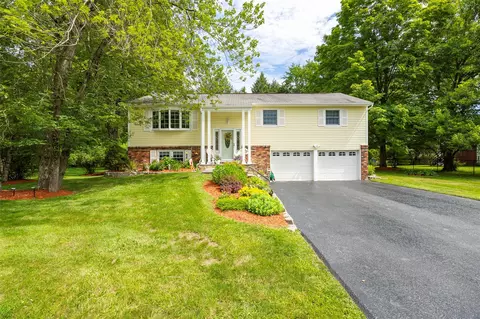 9 Malstorme Rd, Wappinger, NY 12590