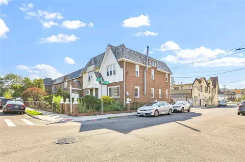 187-02 Foch Blvd, New York, NY 11412