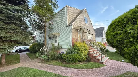 14605 227th St, New York, NY 11413