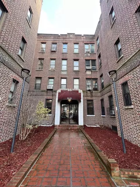 38-05 65th St #2F, Woodside, NY 11377