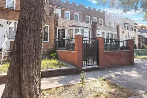 25-57 Mcintosh St, New York, NY 11369