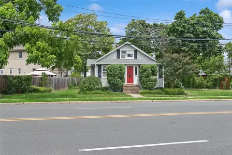 111 Little East Neck Rd, Babylon, NY 11702