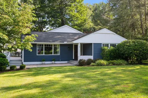 3 Park Ln, Mahopac, NY 10541
