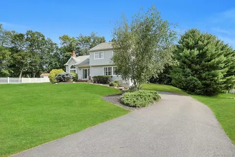 7 Florus Crom Ct, Stony Point, NY 10980