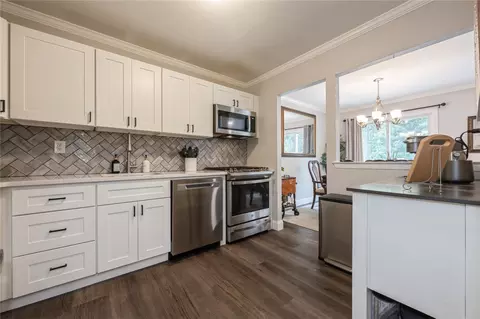 350 Lakeland Ave #7G, Sayville, NY 11782