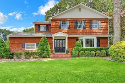 9 Jamar Ln, Lake Ronkonkoma, NY 11779