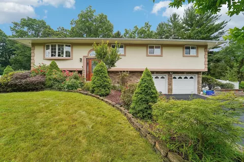 30 Birchwood Ter, Clarkstown, NY 10954