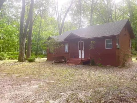 55 Woodcrest Dr, Mount Hope, NY 10940