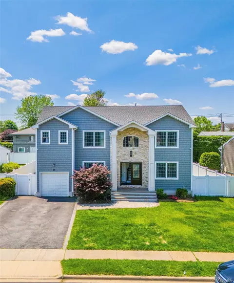 20 Frederick Dr, Plainview, NY 11803