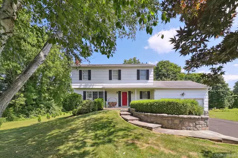 9 Farmstead Ln, Southeast, NY 10509
