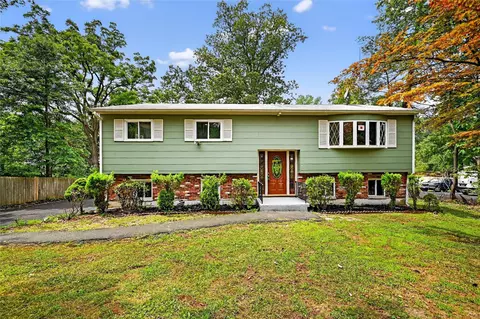 402 Kings Hwy, Clarkstown, NY 10989