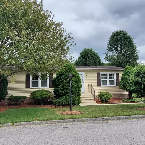 14 Perry Rd #14, Hyde Park, NY 12538