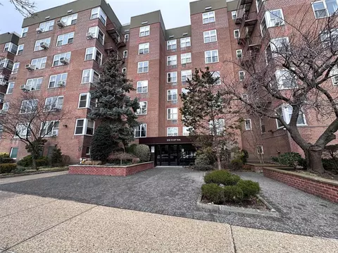 210-15 23rd Ave #1J, Bayside, NY 11360