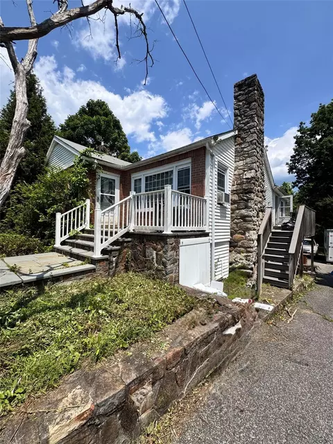 266 W Lovell St, Mahopac, NY 10541