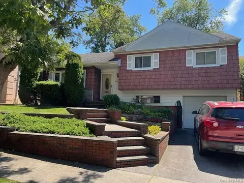 24914 Cambria Ave, New York, NY 11362