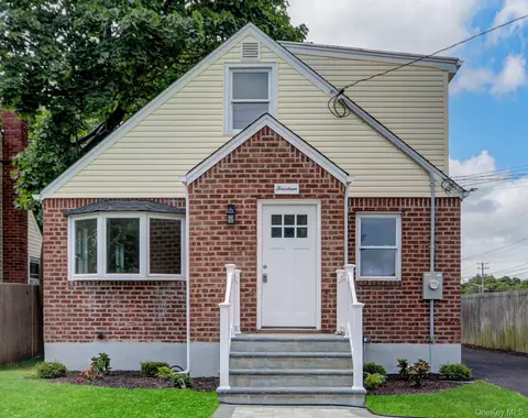 14 Emporia Ave, Elmont, NY 11003