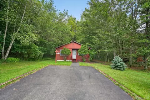 65 Timber Hill Ln, South Fallsburg, NY 12779