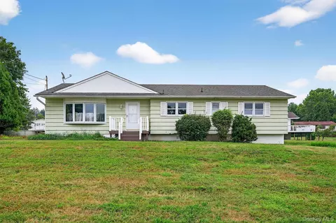 51 Howard Dr, Wallkill, NY 10941
