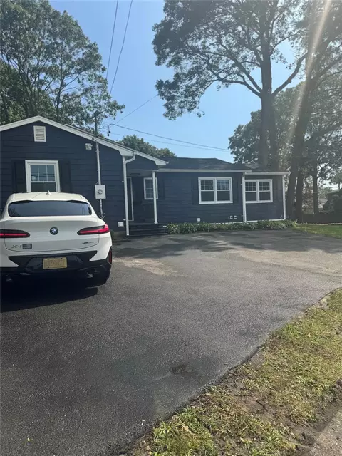 882 Union Blvd, West Islip, NY 11795
