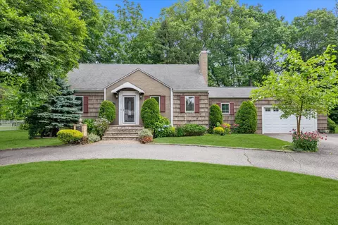 1 Willits Rd, Glen Cove, NY 11542