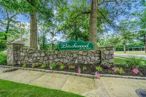 2411 Wilshire Ln #2411, Oakdale, NY 11769