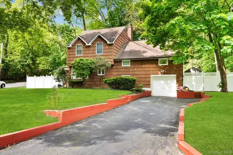 18 Nursery Rd, Melville, NY 11747