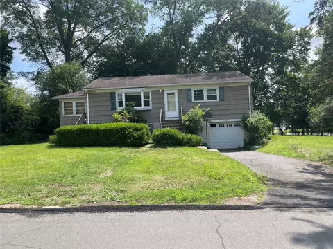 2 Sable Ct, Clarkstown, NY 10994