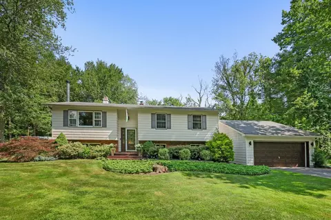 39 Bykenhulle Rd, East Fishkill, NY 12533