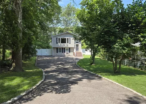 187 Carleton Dr E, Brookhaven, NY 11967