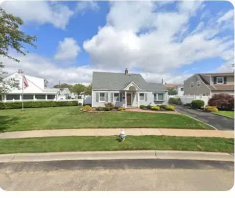 3 Appletree Ln, Levittown, NY 11756