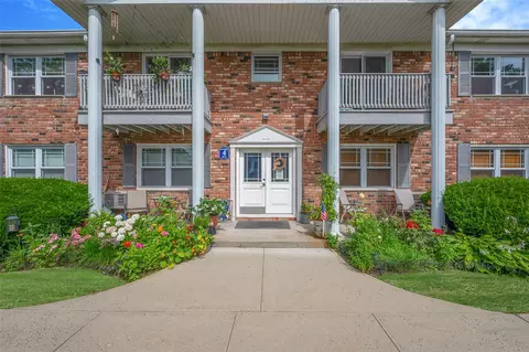 54 Fairharbor Dr #54, Patchogue, NY 11772